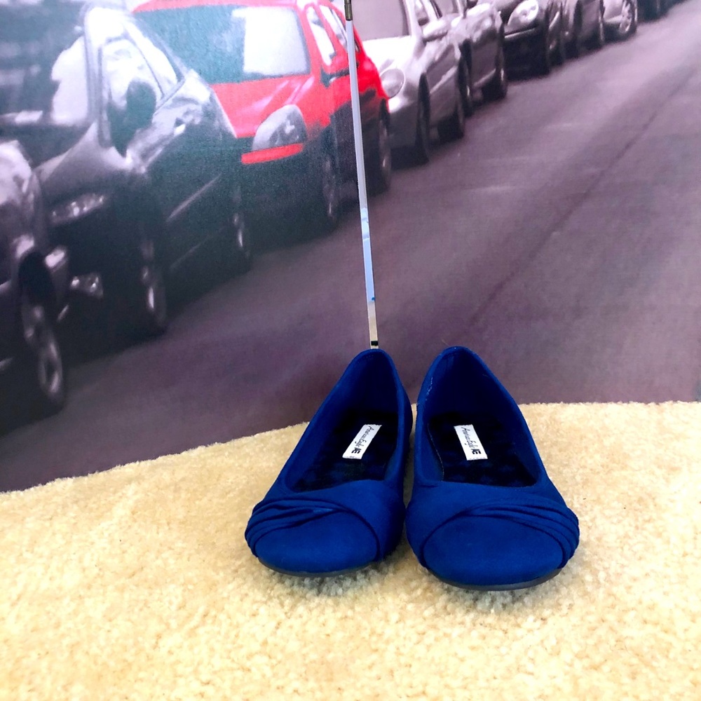 Pretty Royal Blue flats!